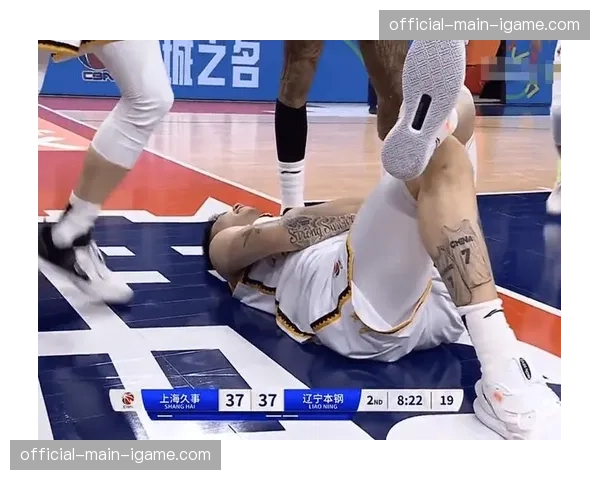 半决赛G2:张镇麟隔扣后向对手示意,裁判未予理会比赛继续 半决赛G2:张镇麟隔扣后向对手示意,裁判未予理会比赛继续